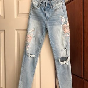 Rare flower design jeans with partial tags on.
